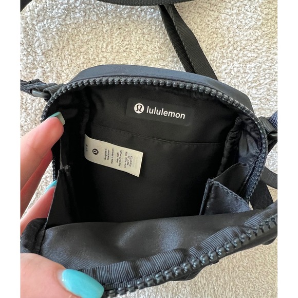 Lululemon Easy Access Crossbody Bag Black 1.5L Messenger Bag - Picture 9 of 10